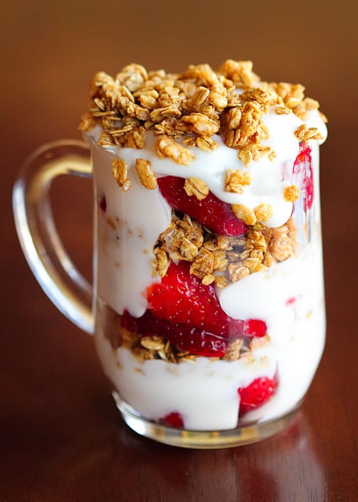 strawberry breakfast parfaits & healthy breakfast ideas