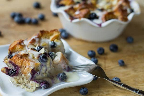 Fresh Fruit Summer Desserts : blueberry white chocolate bread pudding with amaretto cream sauce + 9 other fresh and delicious summer desserts | Rainbow Delicious