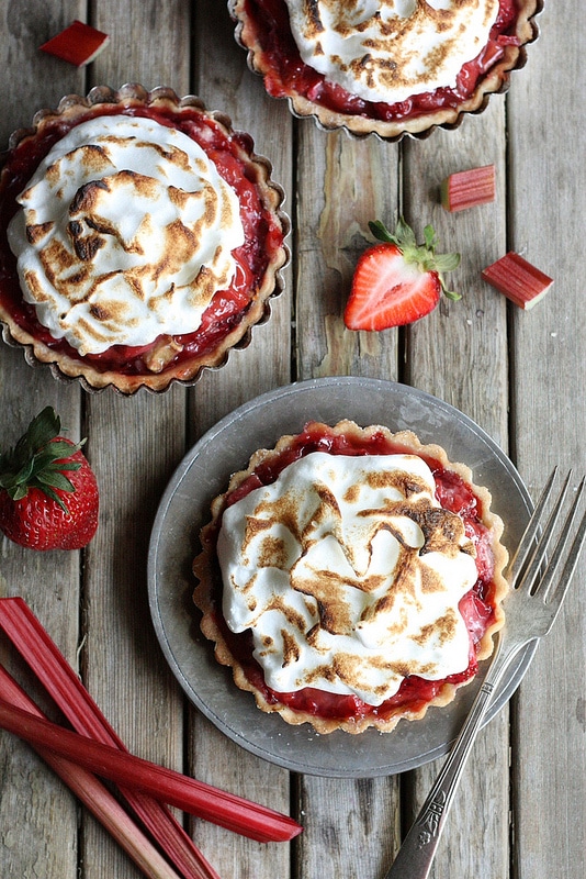 Fresh Fruit Summer Desserts : strawberry rhubarb meringue tartlets + 9 other fresh and delicious summer desserts | Rainbow Delicious