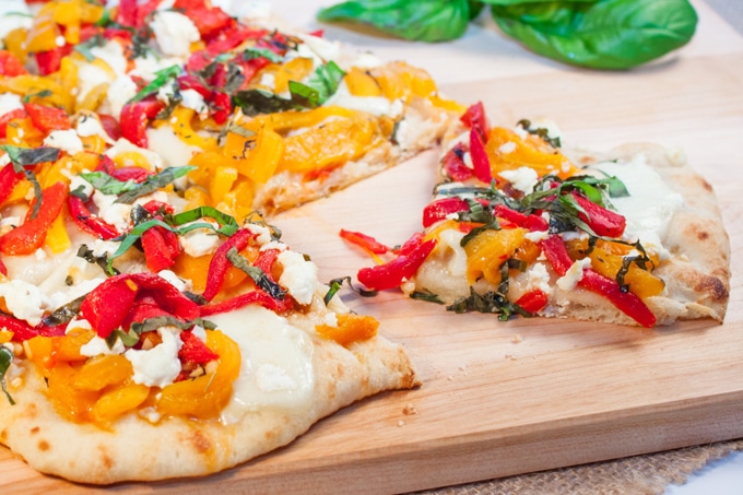 roasted pepper goat cheese flatbread