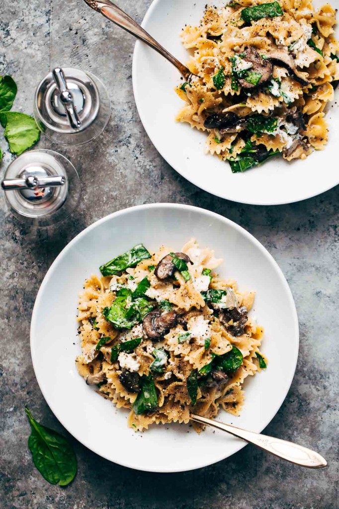 healthy dinner recipes: mushroom spinach goat cheese pasta