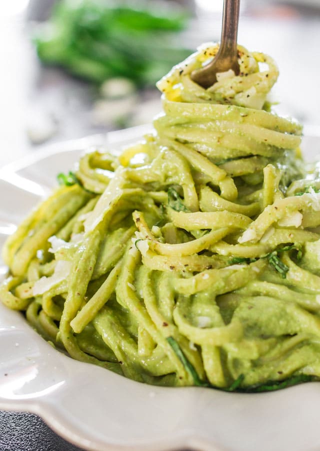 Easy Spring Dinner Ideas Meal Plan: Avocado Spinach Pasta