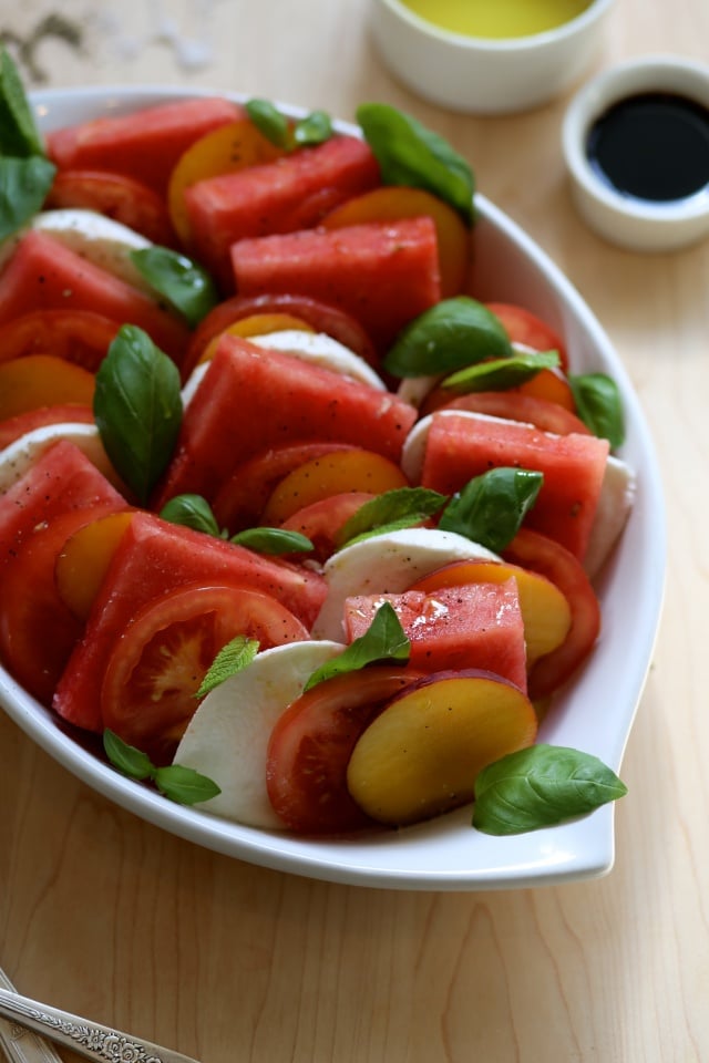 Easy Summer Dinners : watermelon peach caprese salad + 4 other delicious family dinner recipe ideas in this week’s spring meal plan | Rainbow Delicious