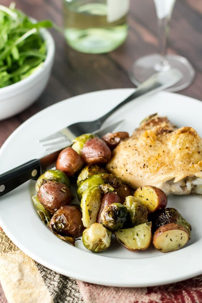 healthy-dinner-ideas-One-Pan-Roasted-Chicken-and-Veggies-2