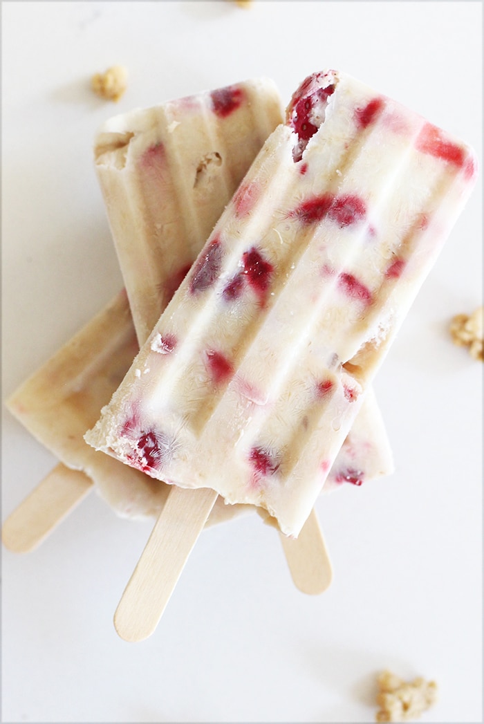 Easy Homemade Strawberry Popsicles (with Greek Yogurt!)